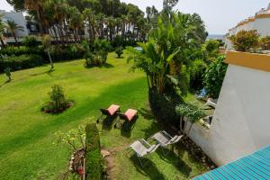 Zahrada ubytování Spacious Beachfront Holiday Home