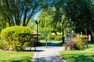 Zahrada ubytování Erdőspuszta Club Hotel Fenyves + 50 fotografií