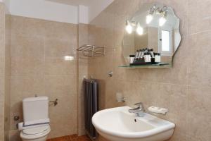 Koupelna v ubytování Stefania Hotel