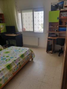 a bedroom with a bed and a desk and a desk at Appartement s+2 au plein coeur de sousse in Sousse