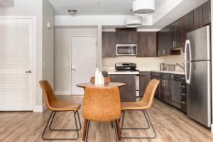 Φωτογραφία από το άλμπουμ του Mountain View 2br w gym spa nr tech companies SFO-1429 σε Los Altos