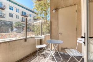Φωτογραφία από το άλμπουμ του Mountain View 2br w gym spa nr tech companies SFO-1429 σε Los Altos