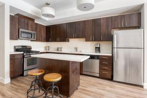 Kuchyň nebo kuchyňský kout v ubytování Mountain View 2br w gym spa nr tech companies SFO-1429