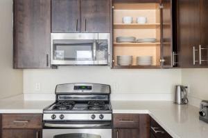 Φωτογραφία από το άλμπουμ του Mountain View 2br w gym spa nr tech companies SFO-1429 σε Los Altos