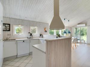 Kuchyň nebo kuchyňský kout v ubytování Holiday Home Hagbard - 2-6km from the sea by Interhome