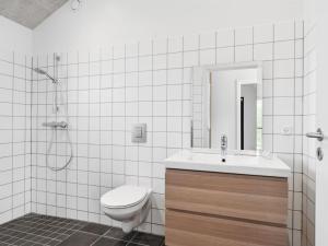 Koupelna v ubytování Holiday Home Alfrede - from the sea in NE Jutland by Interhome