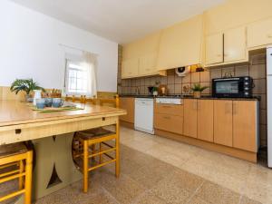 Η κουζίνα ή μικρή κουζίνα στο Holiday Home Mama by Interhome