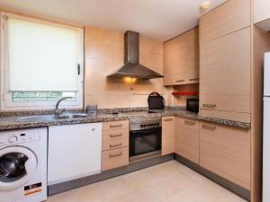 A cozinha ou cozinha compacta de Apartment Clavel by Interhome