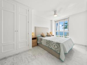 En eller flere senge i et værelse på Apartment Panorama-1 by Interhome