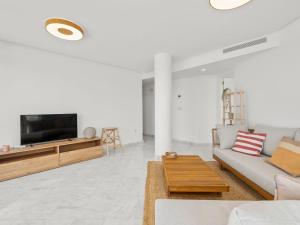 Et tv og/eller underholdning på Apartment Panorama-1 by Interhome