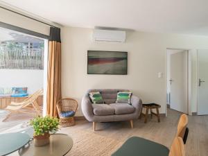 Posezení v ubytování Holiday Home Ocean forest by Interhome