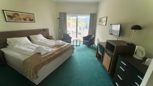 Postel nebo postele na pokoji v ubytování Ryfylke Fjordhotel