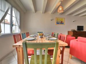 een eetkamer met een houten tafel en stoelen bij Holiday Home Matha by Interhome in Saint-Pierre-dʼOléron