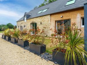 Zahrada ubytování Holiday Home Pointe du Raz by Interhome