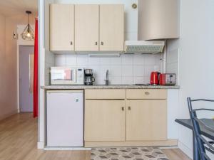 een keuken met witte kasten en een witte koelkast bij Studio Helder by Interhome in Biarritz