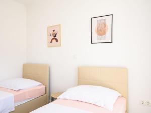 Postel nebo postele na pokoji v ubytování Apartment Franka by Interhome