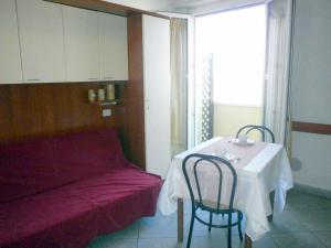 Apartment Carioca by Interhome tesisinde bir odada yatak veya yataklar