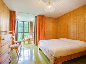 a bedroom with a bed and a dresser and a window at Apartment Appartamento Antermoia by Interhome in Mazzin