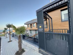 Gallery image of La Miel Suites in Sile