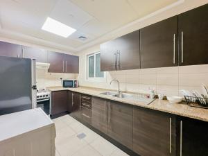 Gallery image of Bright Furnished Studio Apartment, JLT in Dubai