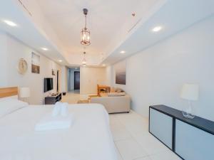 Gallery image of Bright Furnished Studio Apartment, JLT in Dubai