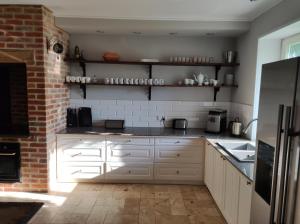 Kuchnia lub aneks kuchenny w obiekcie Srokowski Dwór 1 - Mazurski Dwór - 450m2