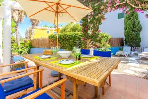 Φωτογραφία από το άλμπουμ του Aloes σε Sa Caleta