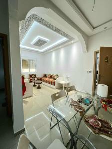 タンジェにあるAppartement dans résidence à 2 pas de la mer et parkingのギャラリーの写真