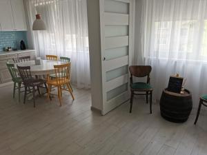 a kitchen and dining room with a table and chairs at Casa Good Vibes in Târgu-Mureş