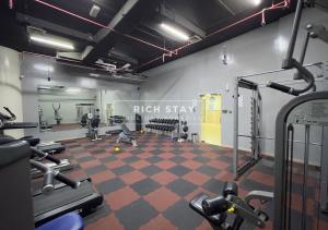 Fitness centrum a/nebo fitness zařízení v ubytování Marina View Tower-A 1BR by Rich Stay