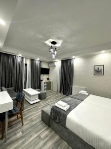 Postel nebo postele na pokoji v ubytování Luxmani Hotel & Spa