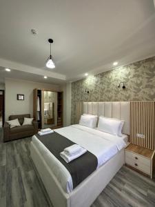 Postel nebo postele na pokoji v ubytování Luxmani Hotel & Spa