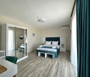 Postel nebo postele na pokoji v ubytování Luxmani Hotel & Spa