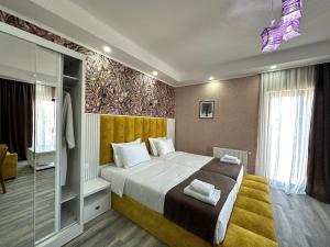 Postel nebo postele na pokoji v ubytování Luxmani Hotel & Spa