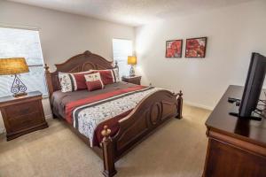 A bed or beds in a room at Nicks Southern Dunes Vacation Home