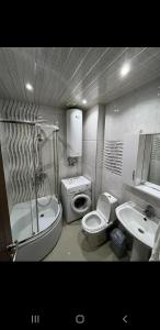 Phòng tắm tại Orbi Sea Towers
