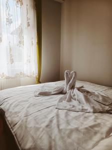 Łóżko lub łóżka w pokoju w obiekcie Pokoje gościnne Jola