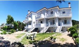 Gallery image of Pano sto Kyma Studios in Plomarion