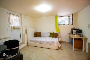Postel nebo postele na pokoji v ubytování Odysseus Cozy Home