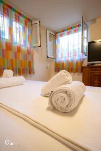 Postel nebo postele na pokoji v ubytování Odysseus Cozy Home