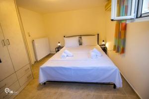 Postel nebo postele na pokoji v ubytování Odysseus Cozy Home
