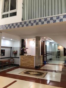 Lobi atau kawasan kaunter penerimaan di Khách sạn Ánh Sáng