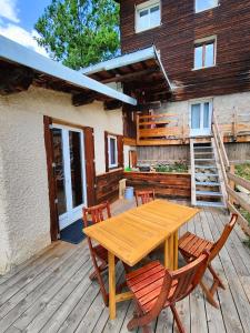 Balkón alebo terasa v ubytovaní Chalet Ailleurs Appartement à Molines en Queyras