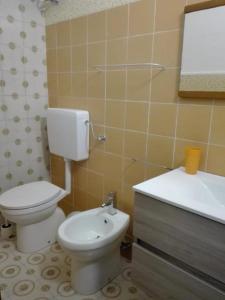 ノート・マリーナにあるSapore di Mareのバスルーム(トイレ、洗面台付)
