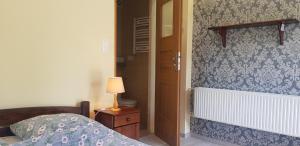 Postel nebo postele na pokoji v ubytování Gosciniec Pod Brzegiem