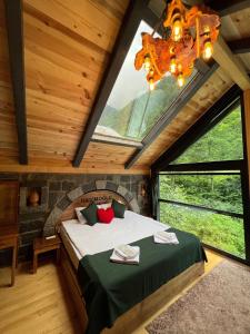 Postel nebo postele na pokoji v ubytování Ayder Hasimoglu Hotel