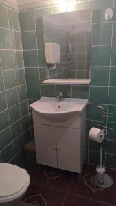 ガリポリにあるAttico Atlantideのバスルーム(洗面台、トイレ付)