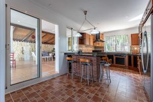 Kuchyň nebo kuchyňský kout v ubytování Villa Roble