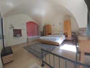 Letto o letti in una camera di Artists' Colony Inn Zefat