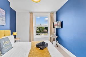 Et tv og/eller underholdning på Pristine House - Sleeps 10 - Amazing Location